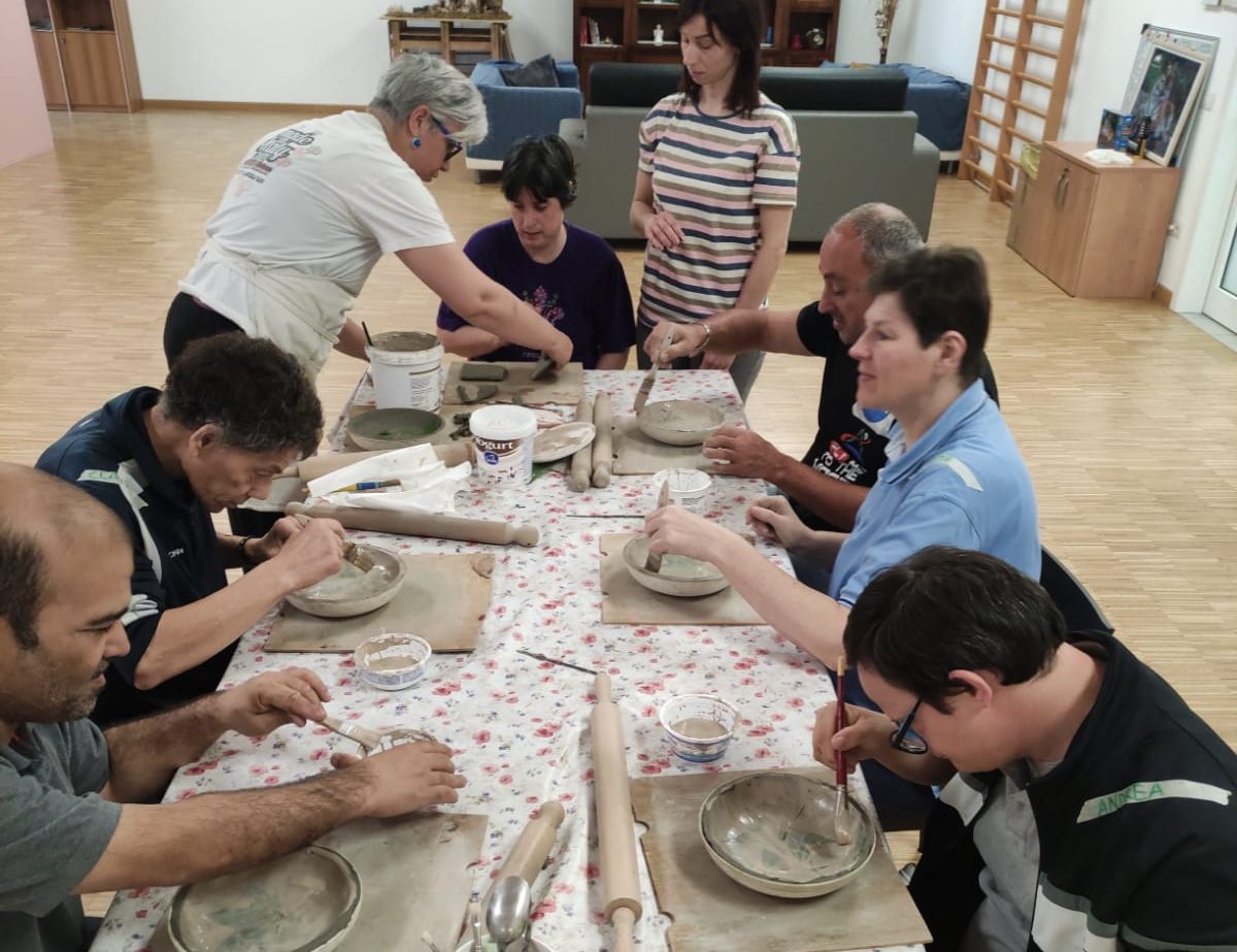 Al Centro Diurno Il Graticolato si è tenuto un laboratorio di ceramica