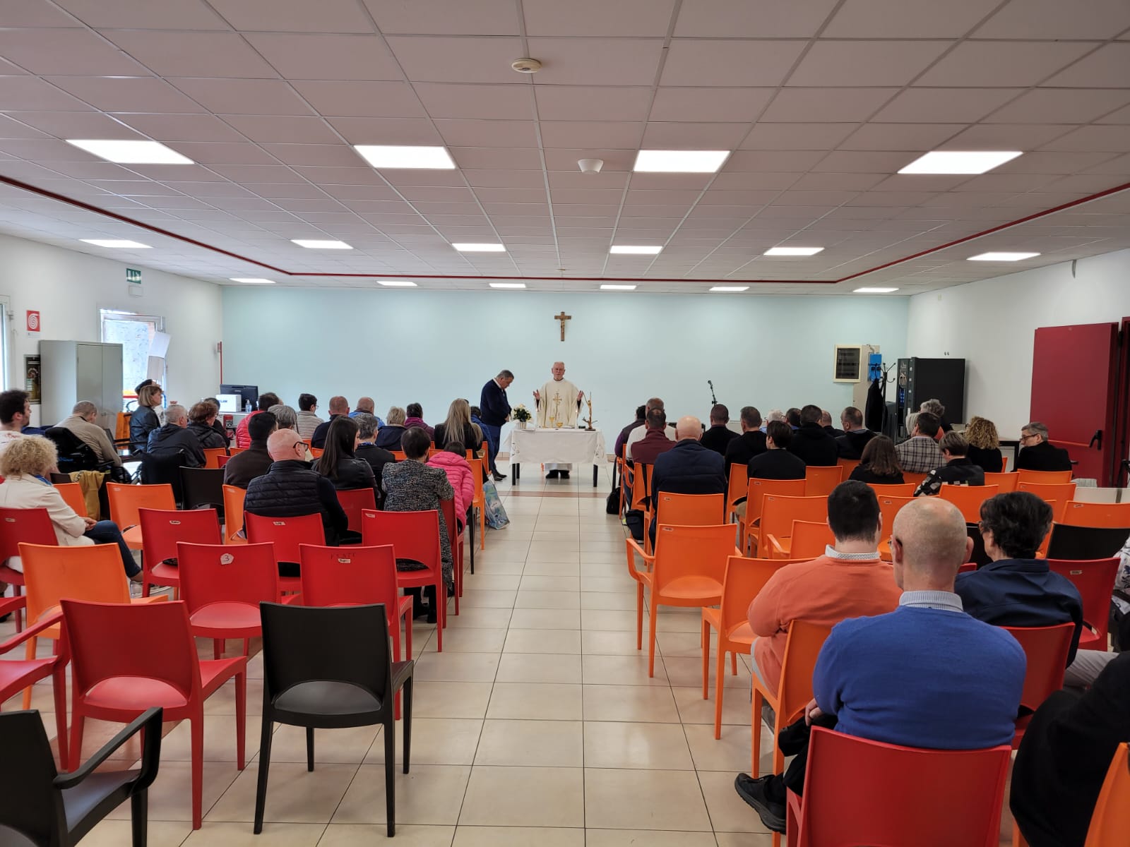 La messa di Pasqua al Centro Paolo VI