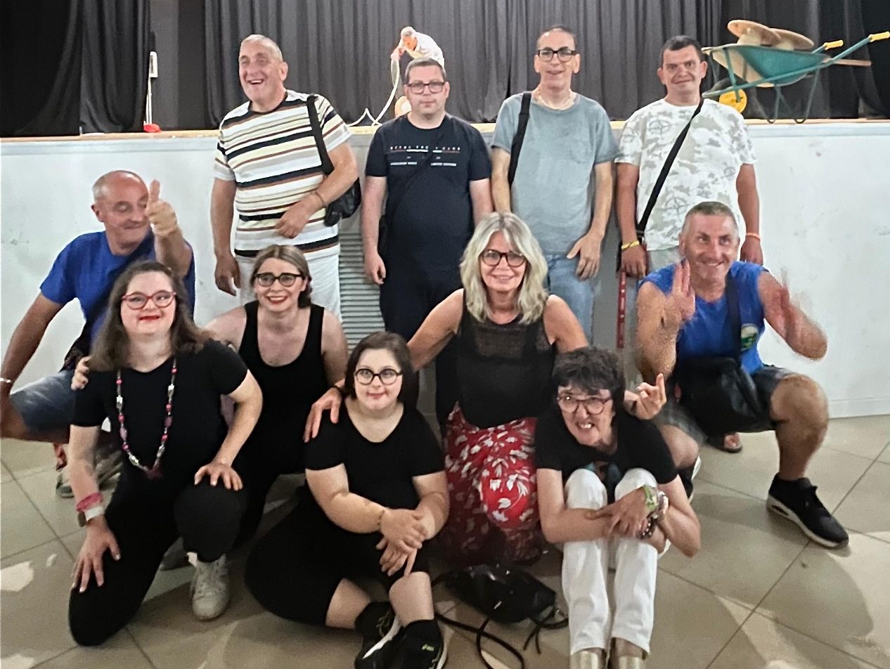 Al teatro di Vigonza i nostri utenti al di qua e al di là del palcoscenico Al teatro di Vigonza i nostri utenti al di qua e al di là del palcoscenico