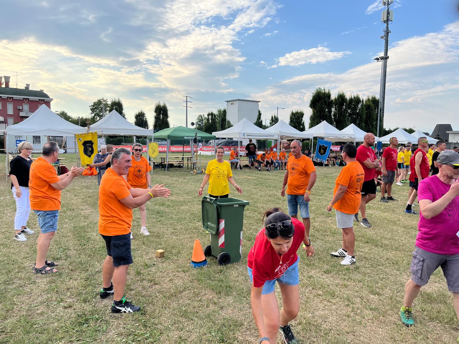 Utenti e operatori al “Torneo delle Contrade” di Arsego